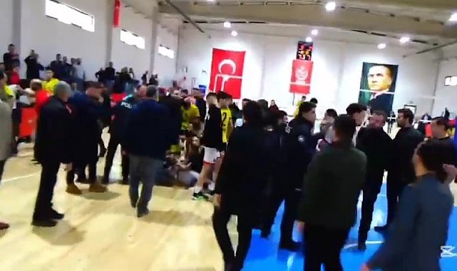 Voleybolculara taraftarlar saldırdı: 3 sporcu yaralandı