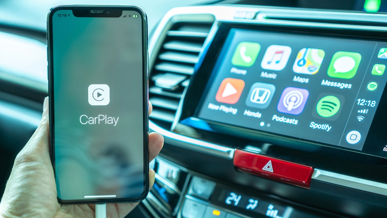 Apple, iOS 18.4 ile CarPlay kullanıcılarını sevindirecek