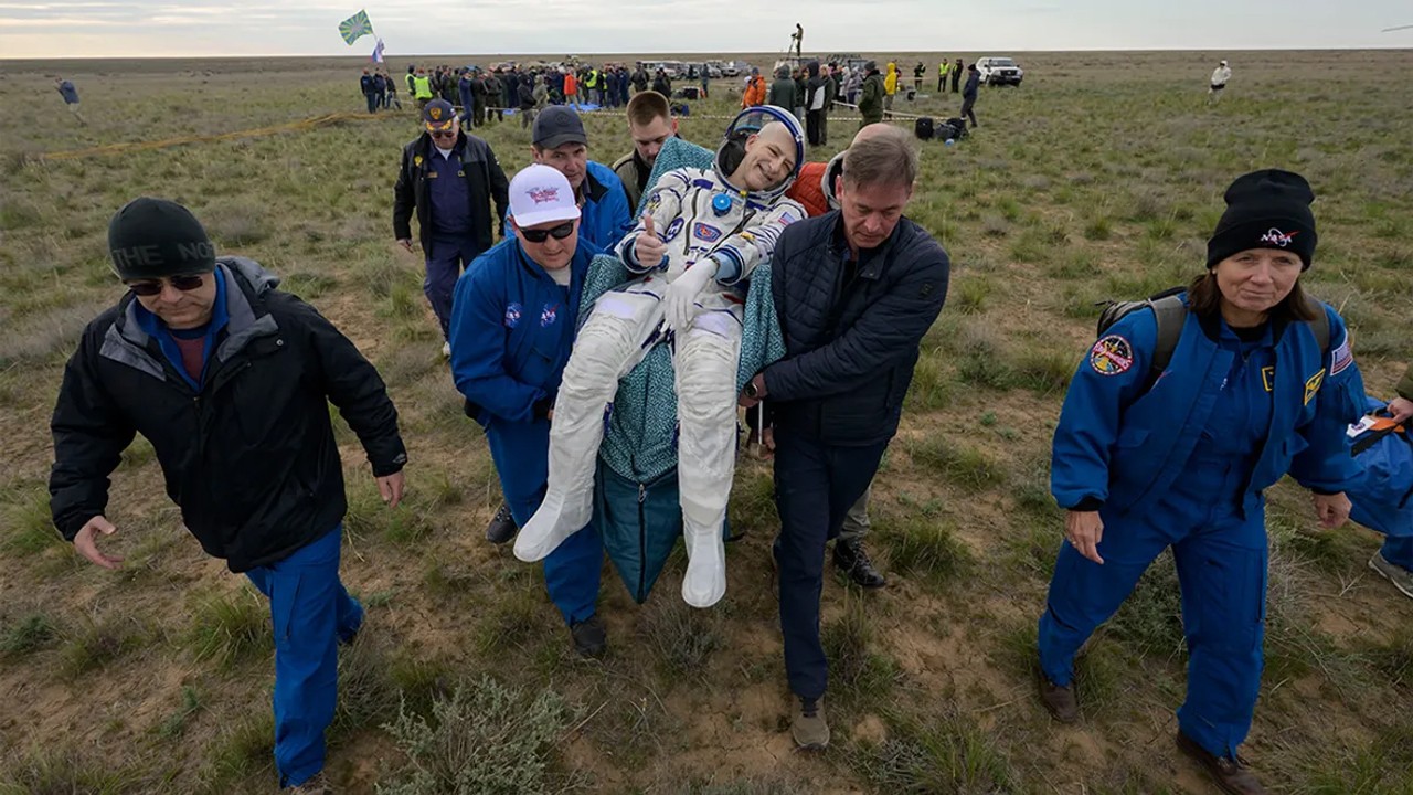 70 yaşındaki astronot, uzayda geçen 220 günün ardından Dünya’ya döndü 70 yaşındaki astronot, uzayda geçen 220 günün ardından Dünya’ya döndü