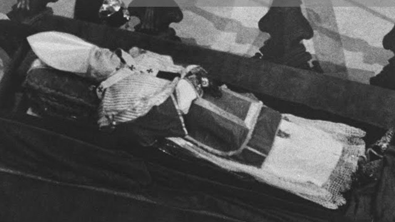 Cenazeler tarihinden dramatik bir örnek: Papa Pius XII’nin bedeninin patladığı tören
