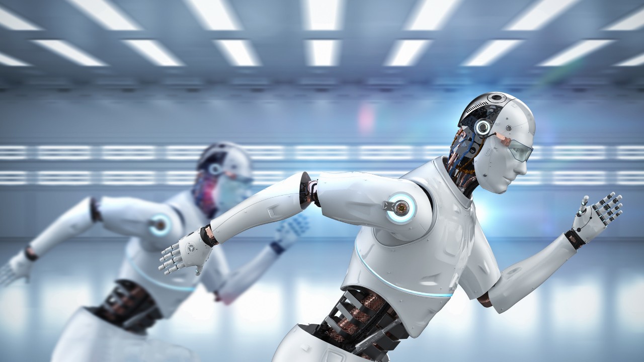Robotlar ilk kez insanlarla birlikte yarı maraton koştu, yarış güldüren anlara sahne oldu Robotlar ilk kez insanlarla birlikte yarı maraton koştu, yarış güldüren anlara sahne oldu