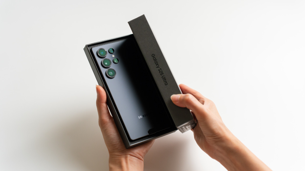 Galaxy S26 Ultra, gerçek hayatta canlı canlı görüntülendi