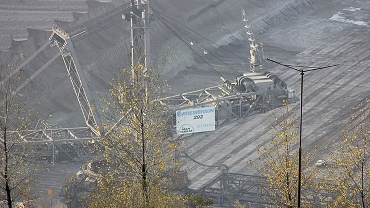 İki futbol alanı uzunluğunda bir dev: İşte Dünyanın en ağır kara aracı Bagger 293